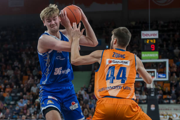 出她对比赛 出她对比赛